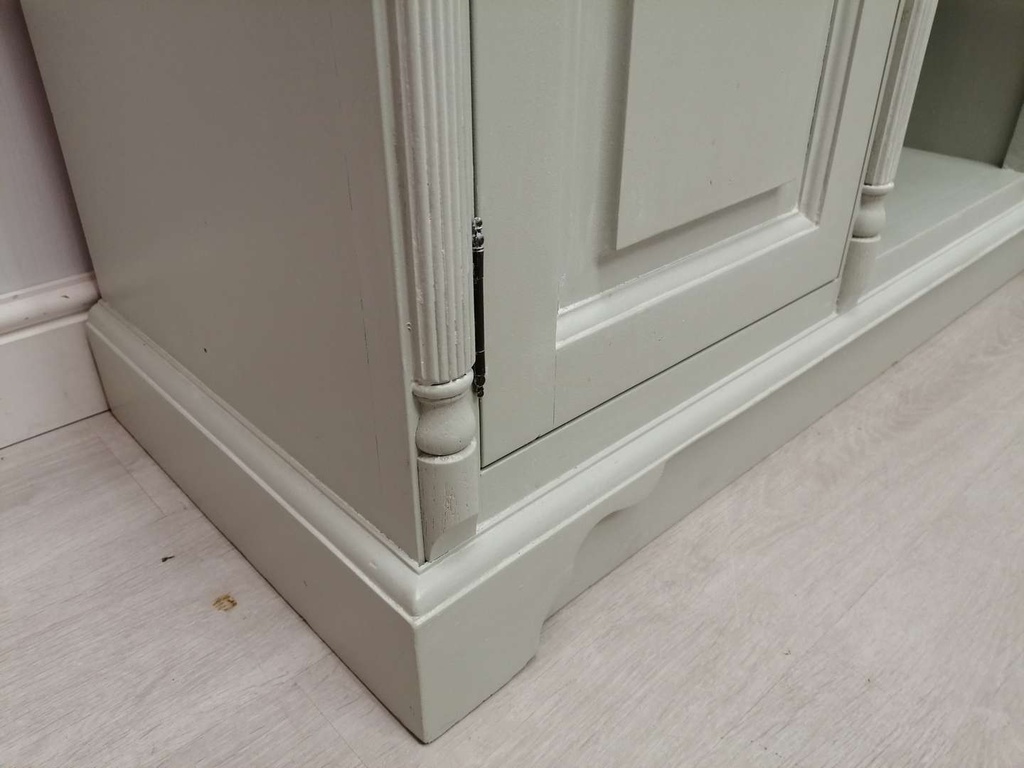 Solid Pine ‘Mizzle’ Barley Twist Kennel Hole Dresser