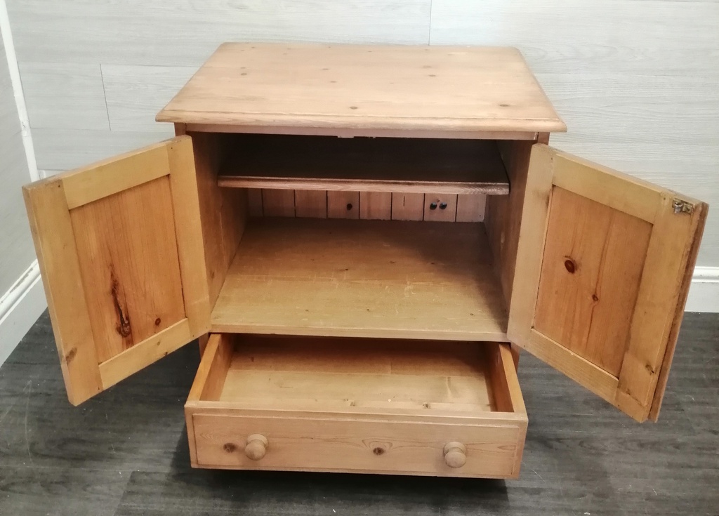 NEAT SOLID PINE UNIT