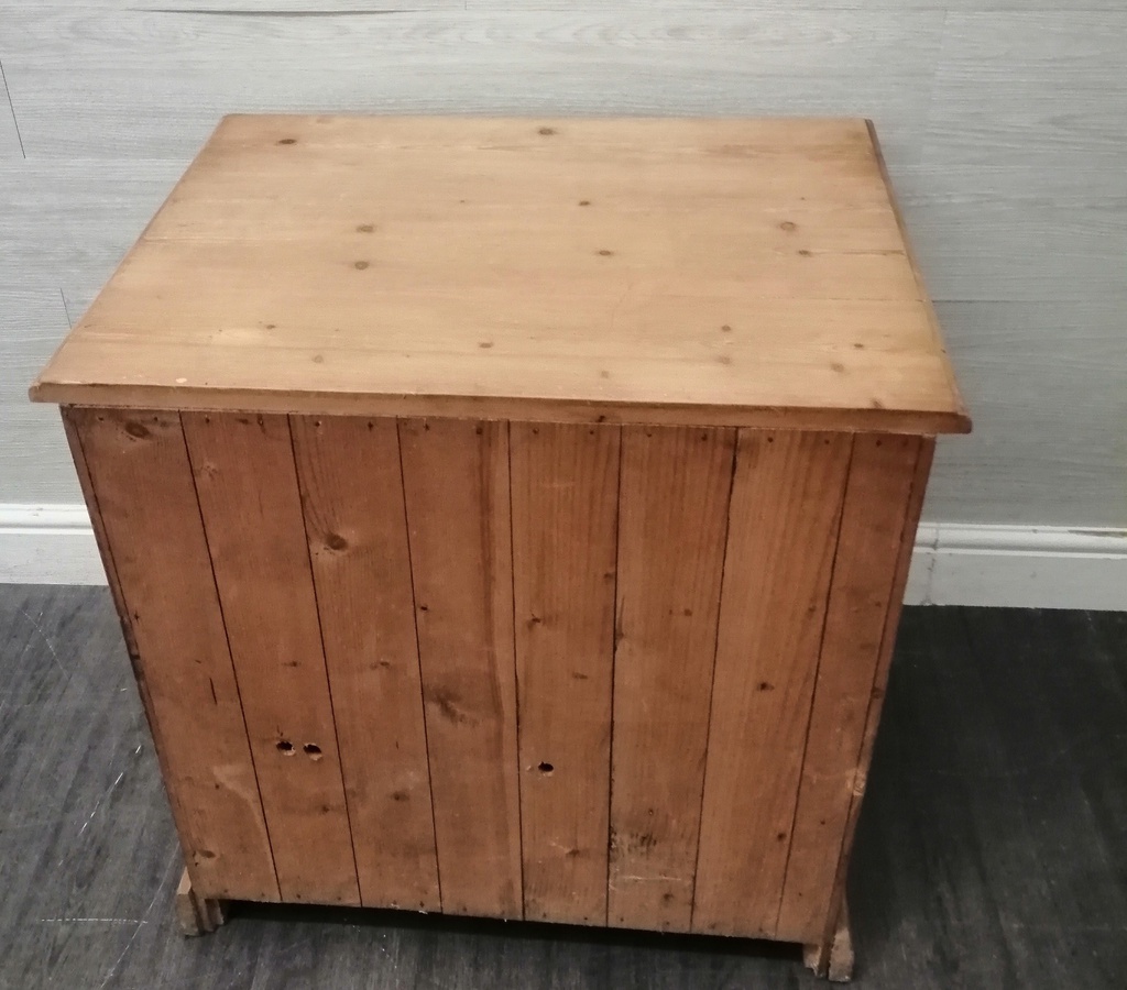 NEAT SOLID PINE UNIT