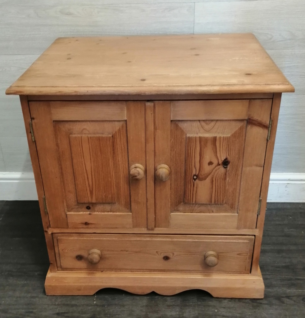 NEAT SOLID PINE UNIT