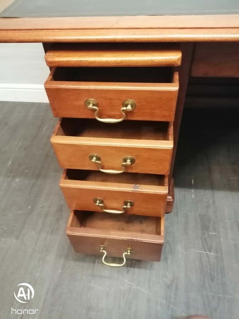 LOVELY VINTAGE LEATHER TOP DESK