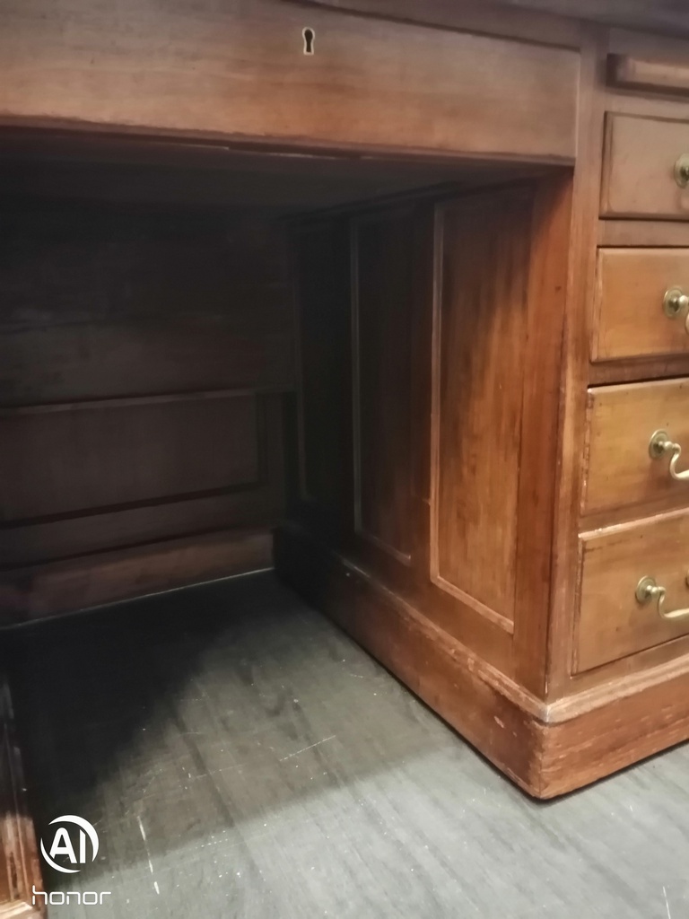 LOVELY VINTAGE LEATHER TOP DESK