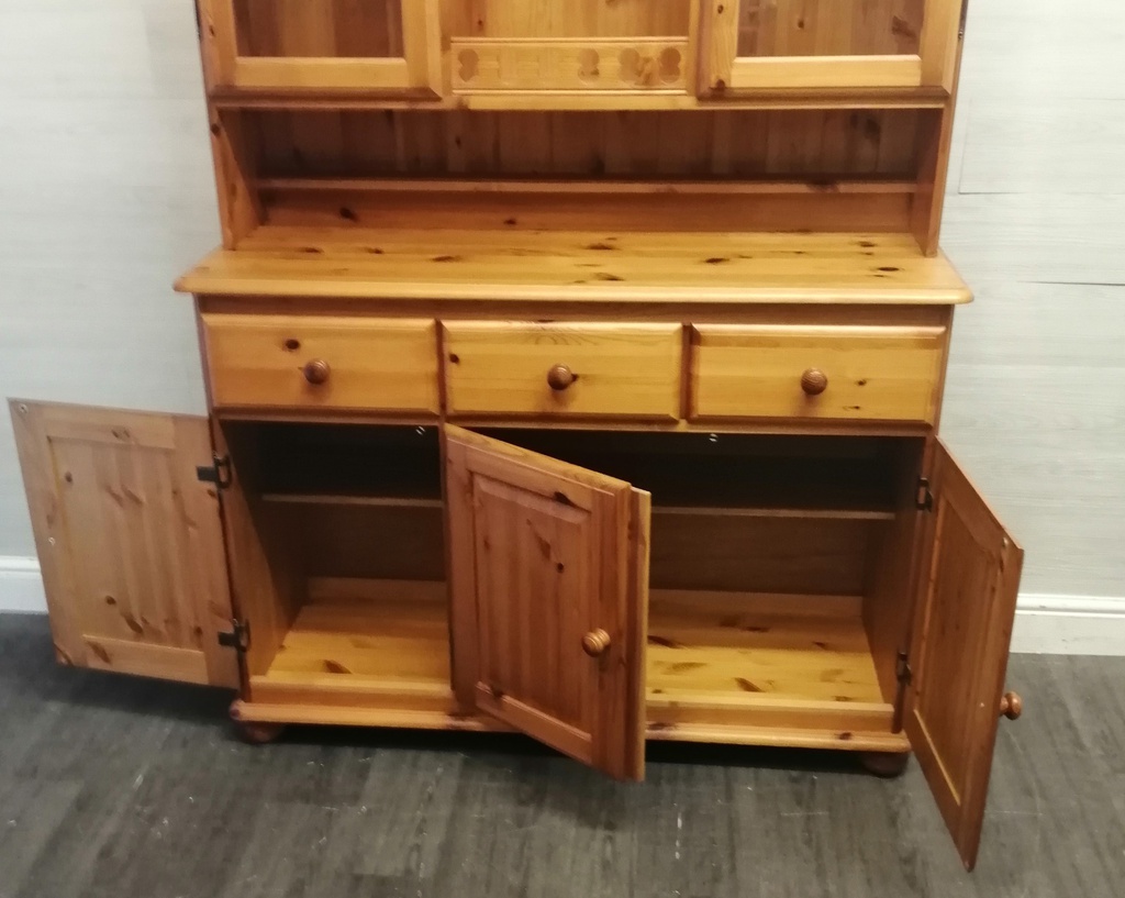 Quality pine glazed top dresser