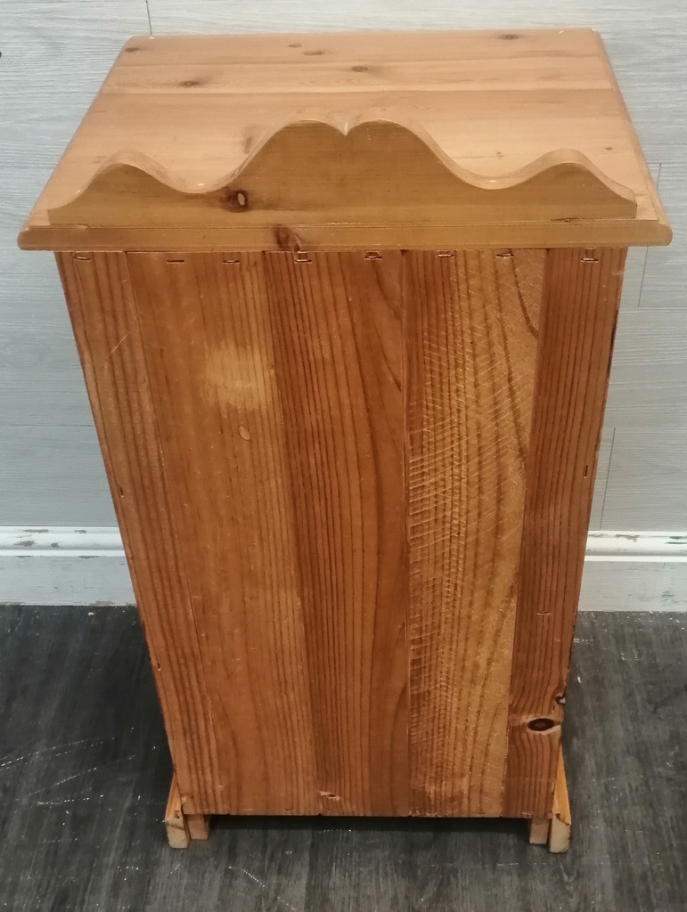 LOVELY PINE POT CUPBOARD/ BEDSIDE