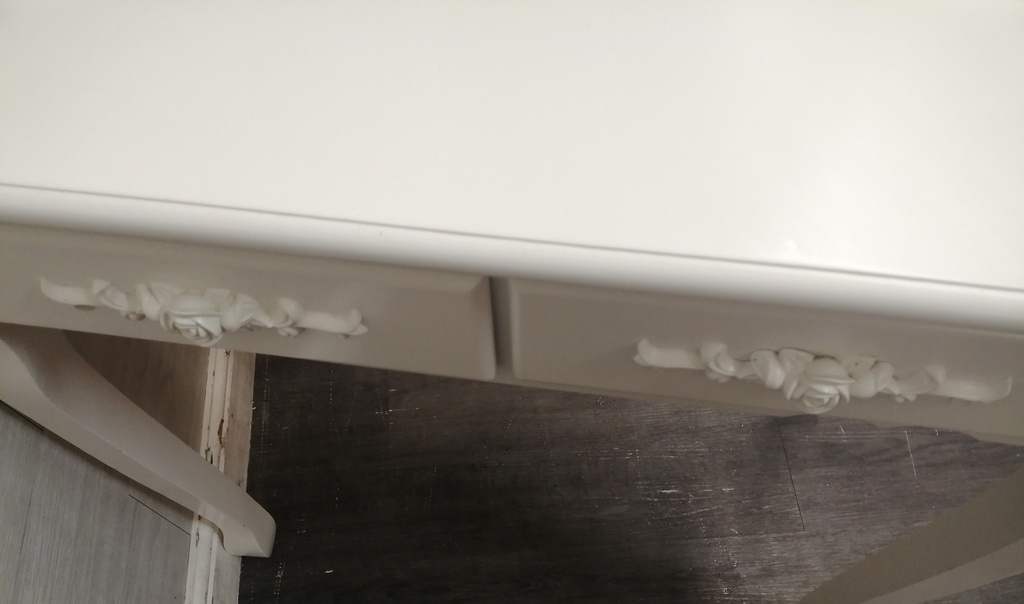 LOVELY NEAT WHITE DRESSING TABLE WITH MIRROR