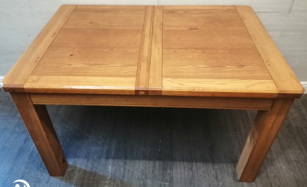 GOOD QUALITY OAK EXTENDING DINING TABLE