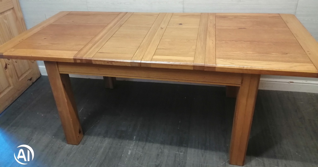 GOOD QUALITY OAK EXTENDING DINING TABLE