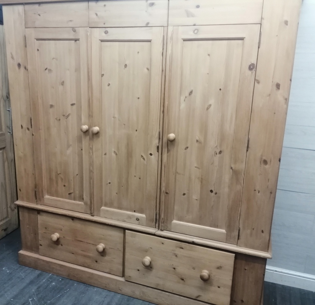Quality triple size solid pine wardrobe with drawers