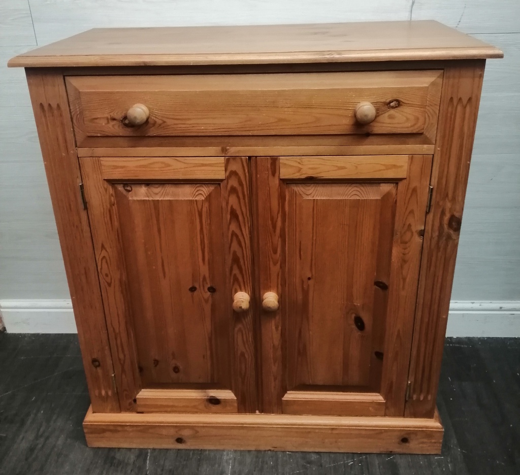 QUALITY DOUBLE PINE SIDEBOARD