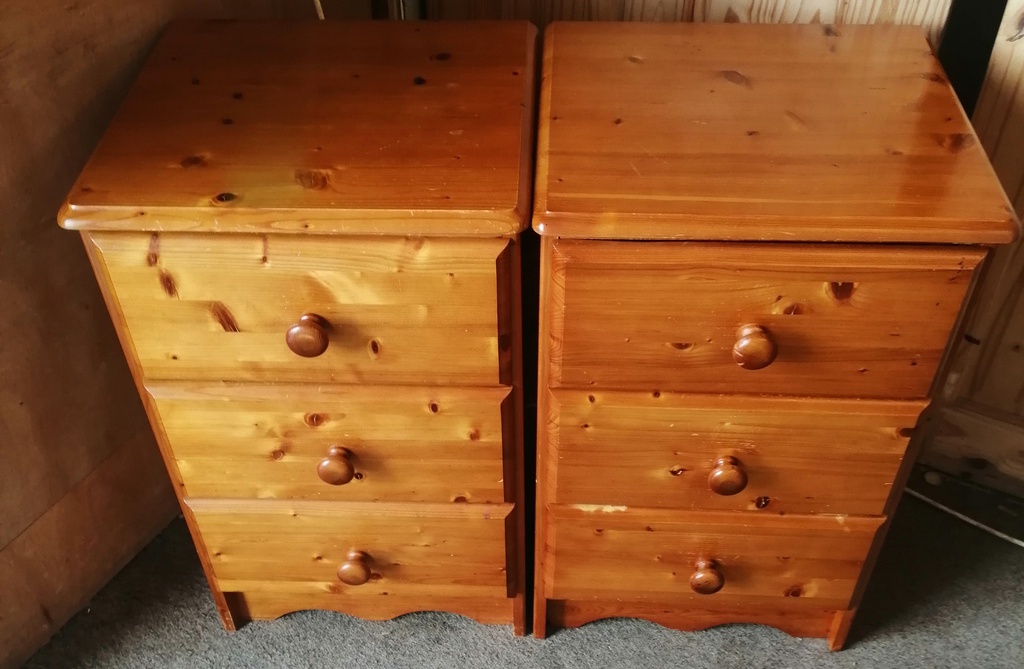 Pair of pine bedsides chests