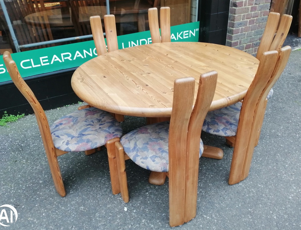 STYLISH DANISH PINE EXTENDING TABLE &amp; SIX CHAIRS