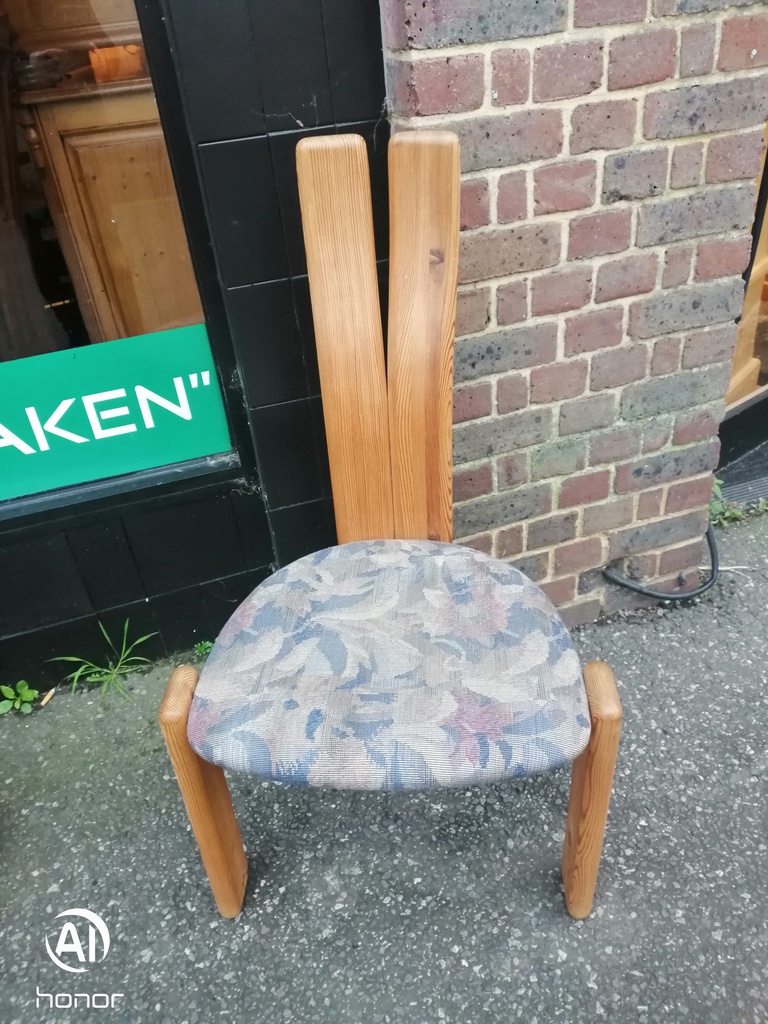 STYLISH DANISH PINE EXTENDING TABLE &amp; SIX CHAIRS