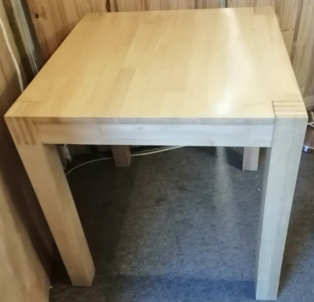 NEAT SQUARE OAK DINING TABLE