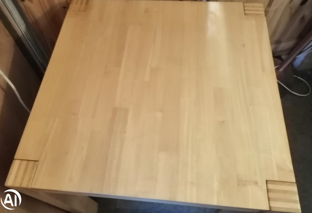 NEAT SQUARE OAK DINING TABLE