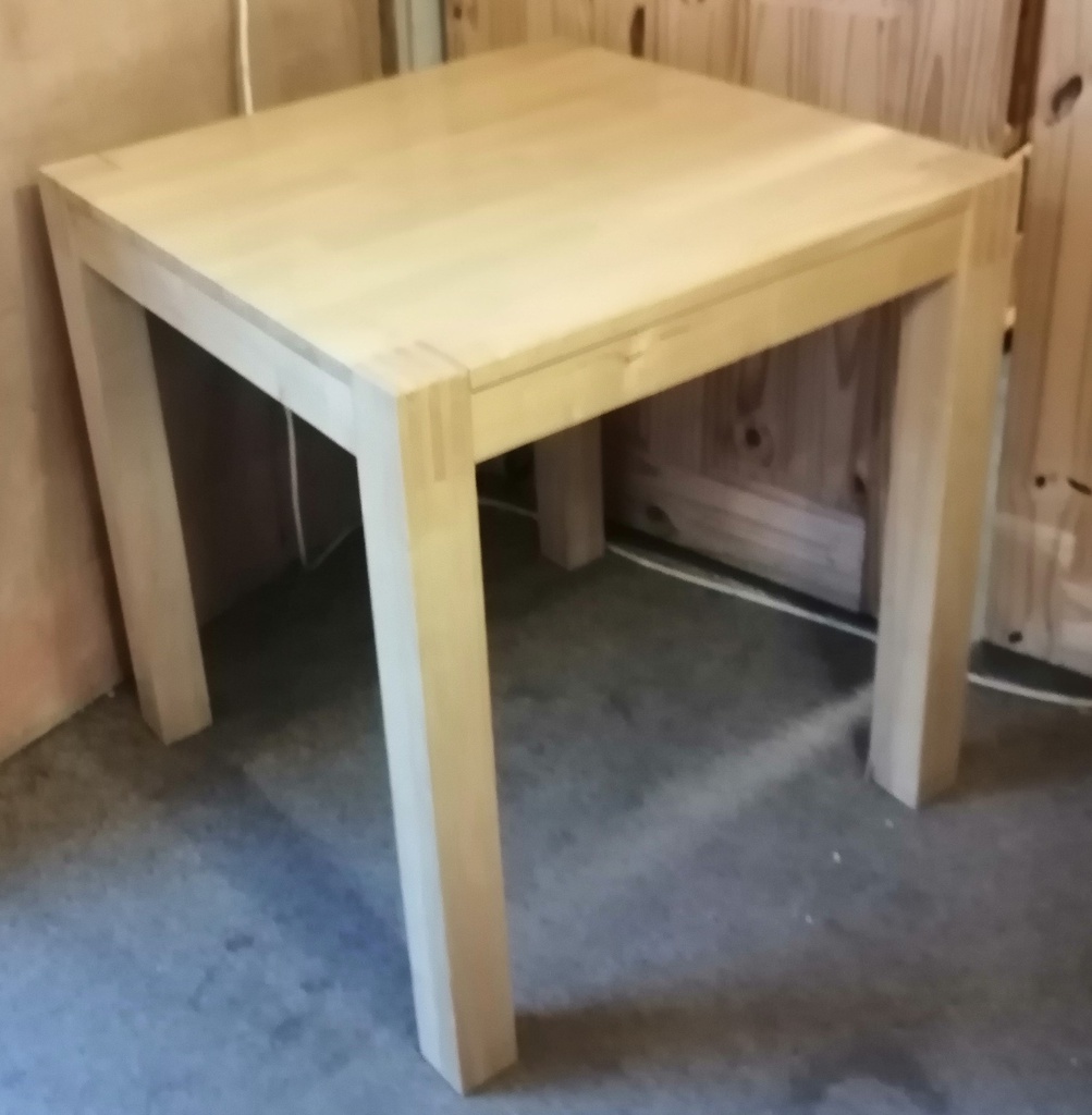 NEAT SQUARE OAK DINING TABLE