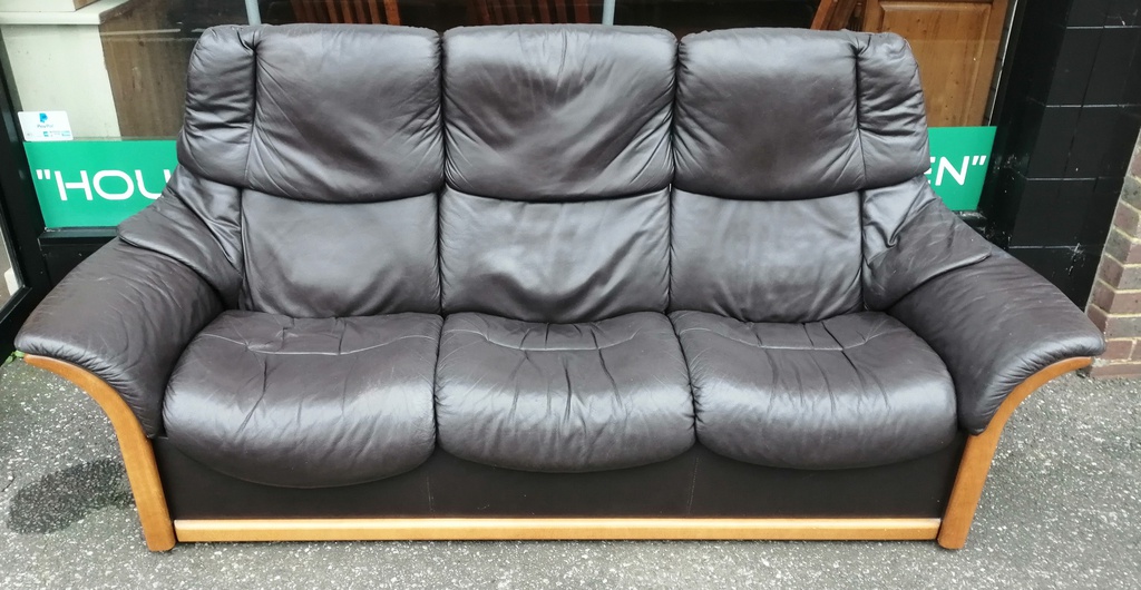 STRESSLESS BROWN LEATHER THREE SEATER RECLINER SOFA