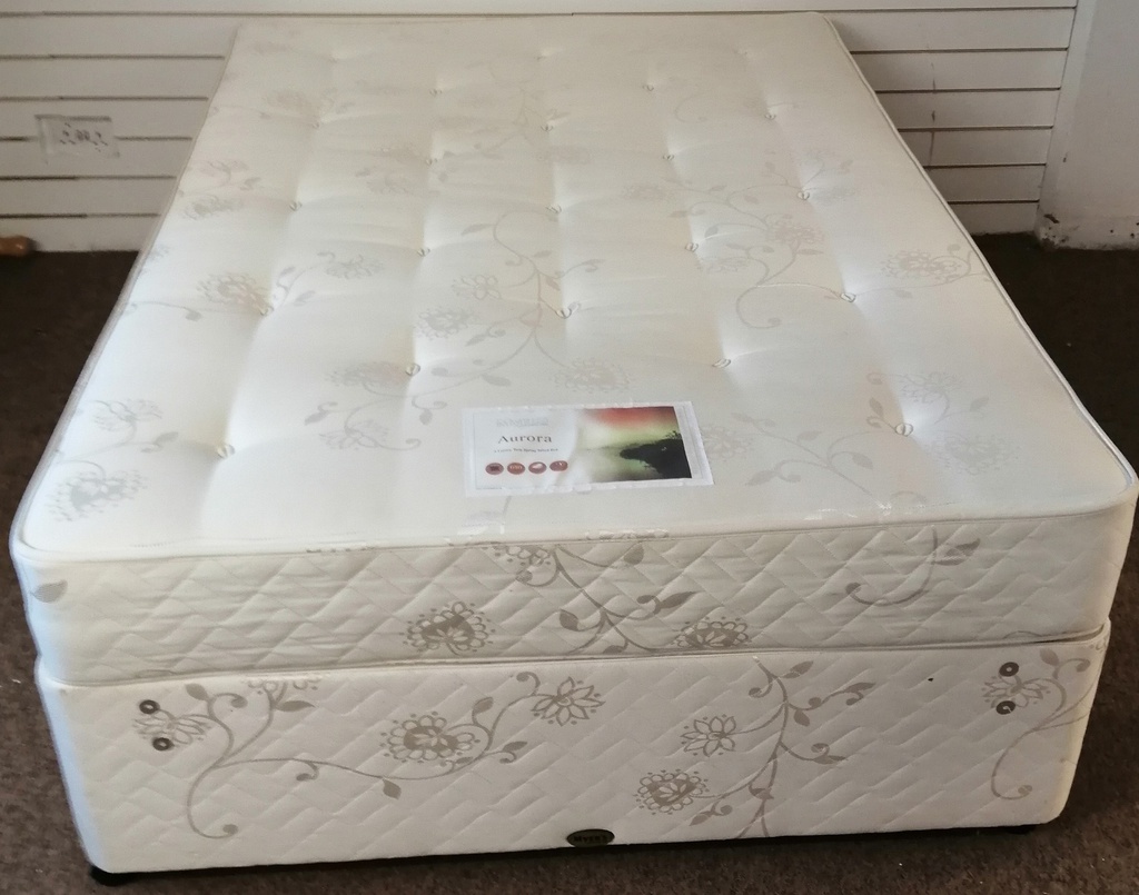 4ft6" Myers Aurora Divan And Mattress Set