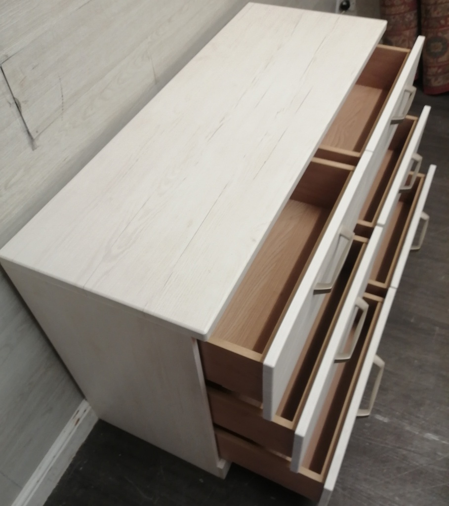 WHITE/GREY SIX DRAWER MERCHANT STYLE CHEST