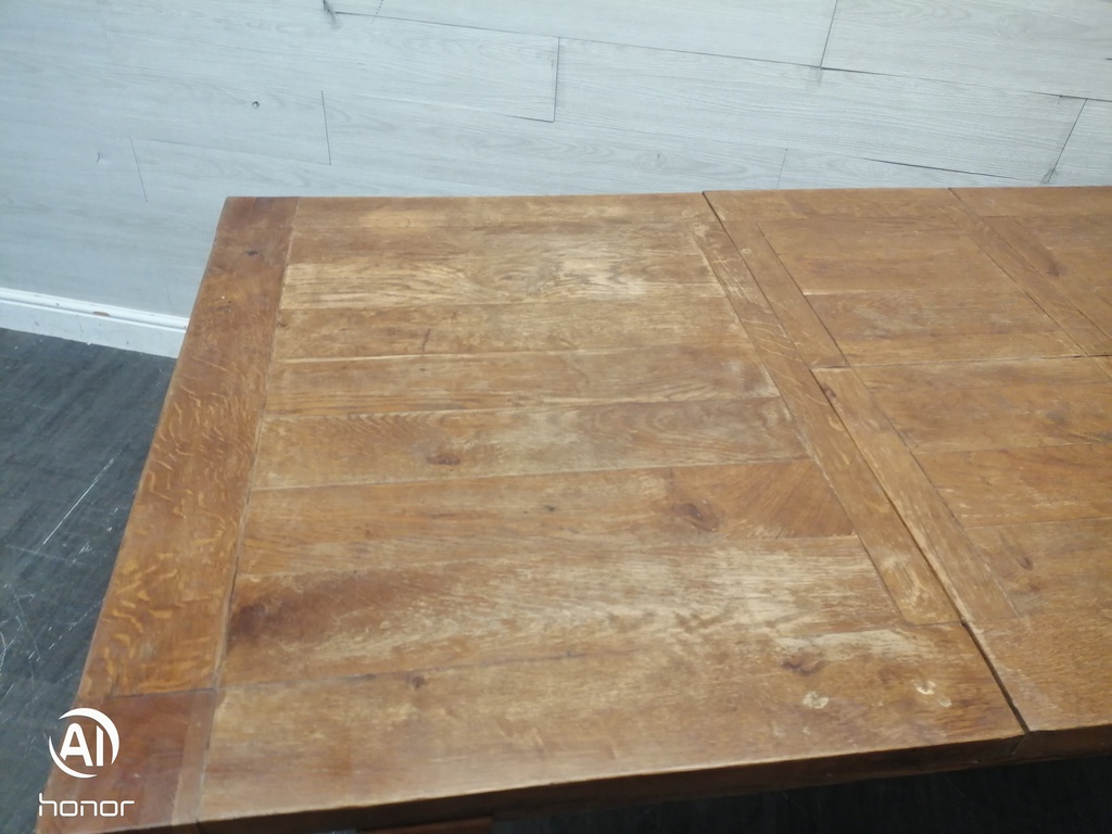 SOLID EXTENDING DINING TABLE