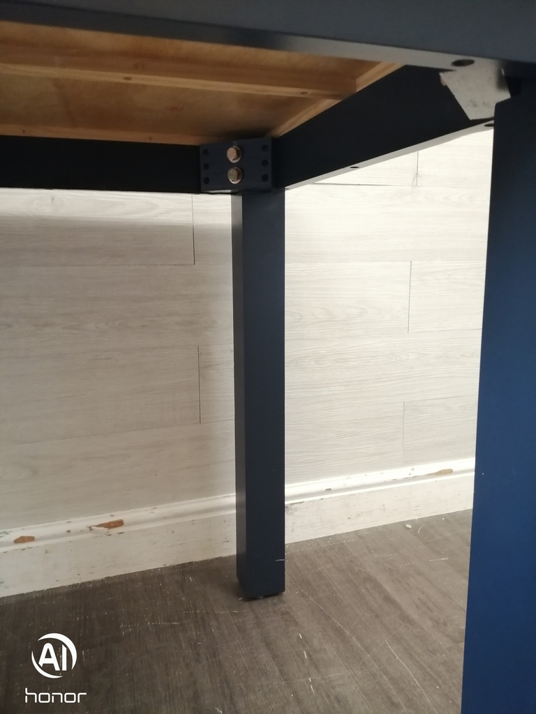 NEAT SQUARE OAK DINING TABLE