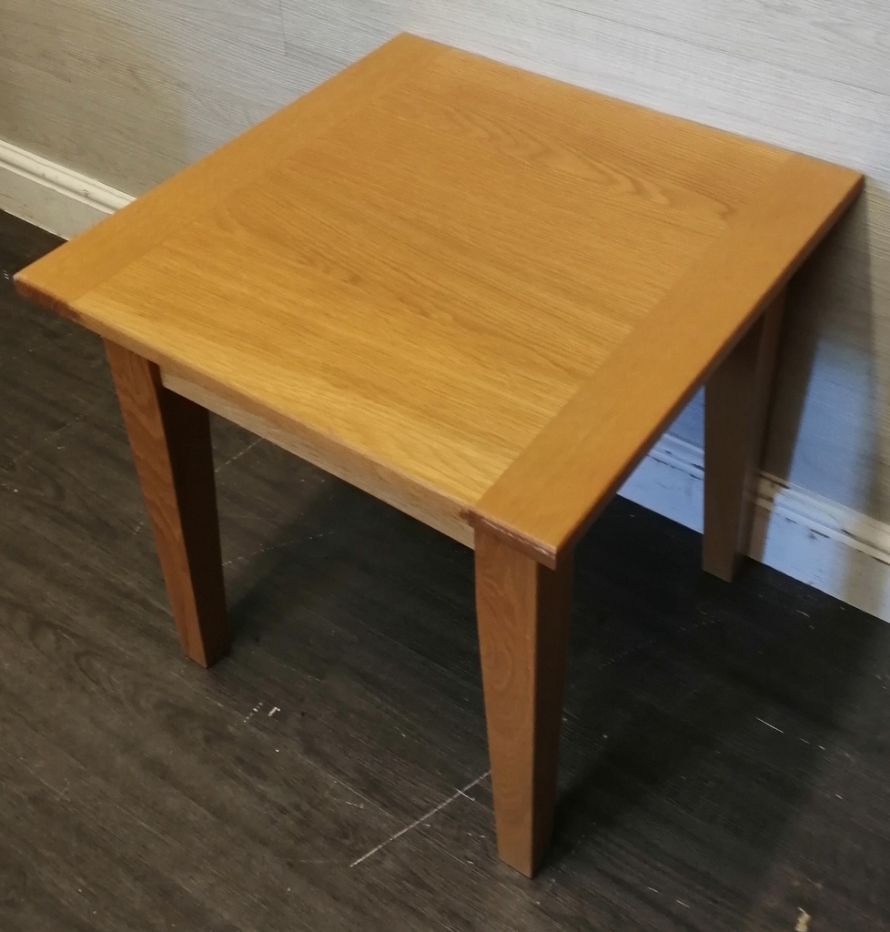 OAK SIDE TABLE
