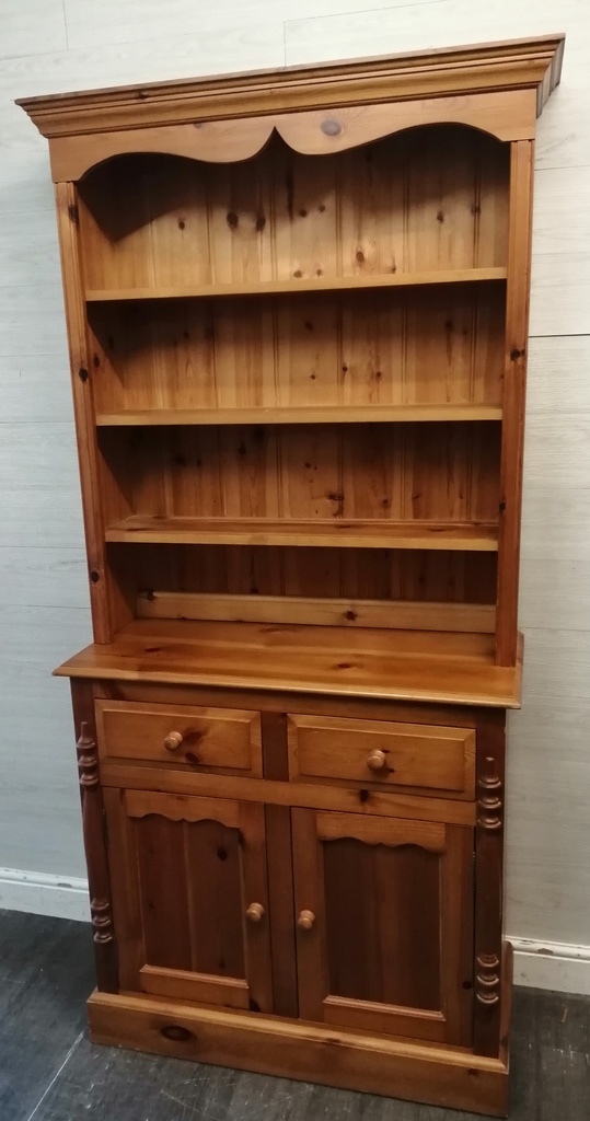NEAT SOLID PINE DRESSER