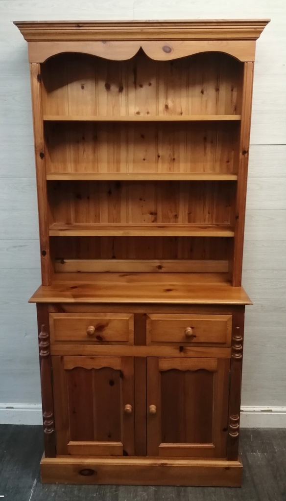 NEAT SOLID PINE DRESSER
