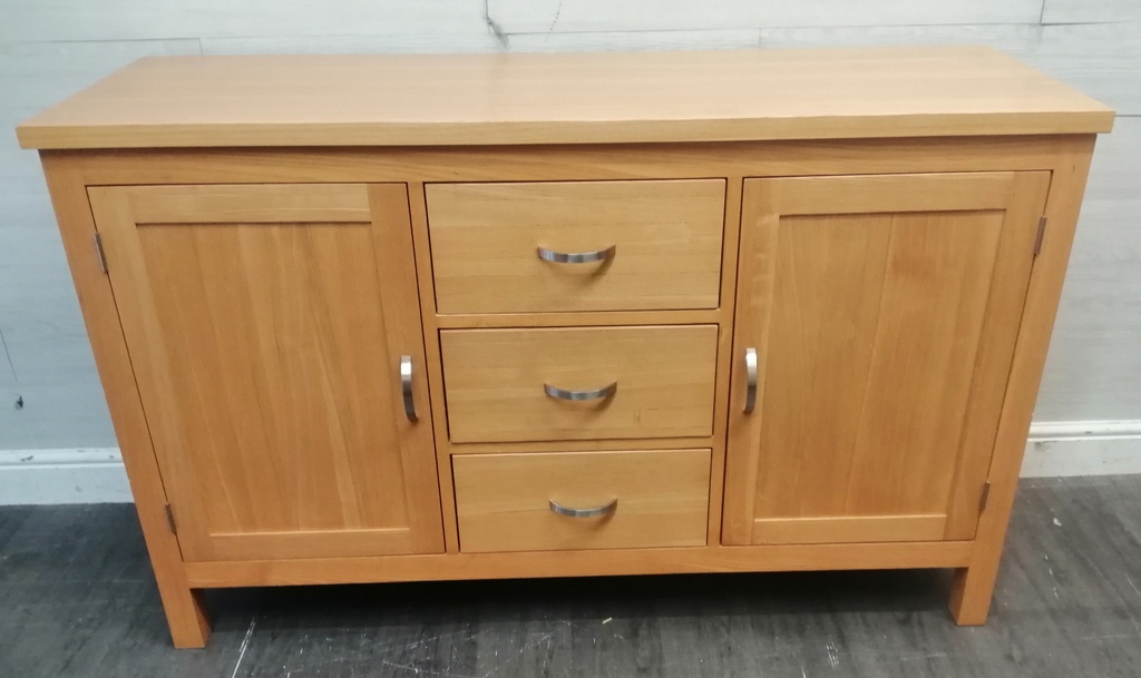 Lovely Oak Sideboard With Drawers