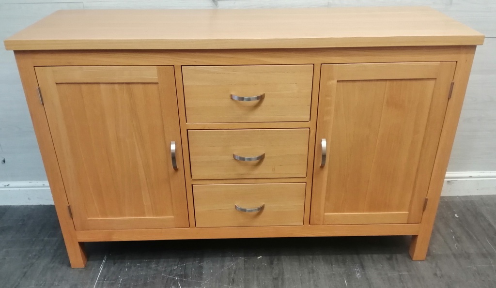 Lovely Oak Sideboard With Drawers