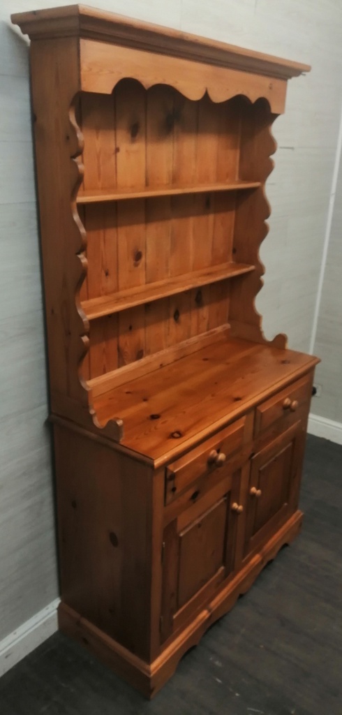 LOVELY NEAT SOLID PINE DRESSER