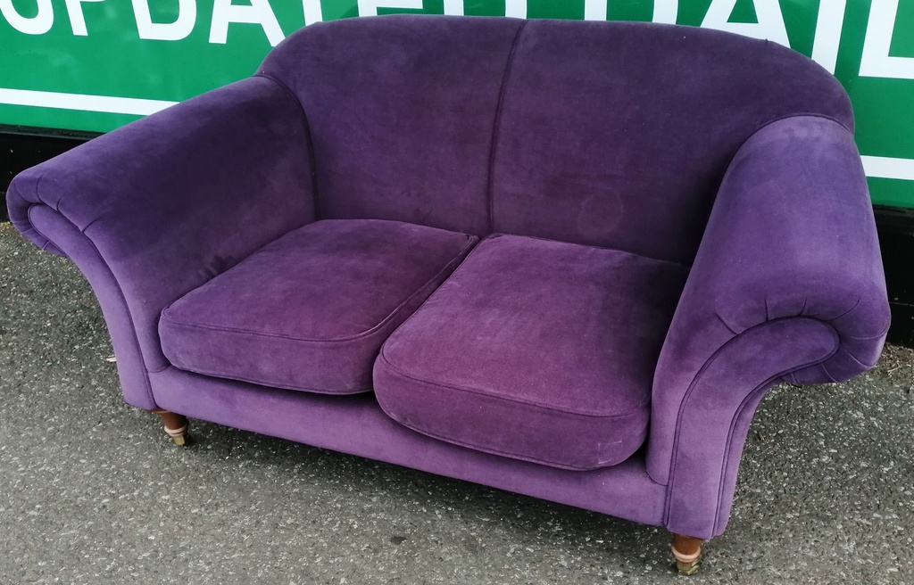 Lovely Mauve Toned Chesterfield Style Neat Sofa