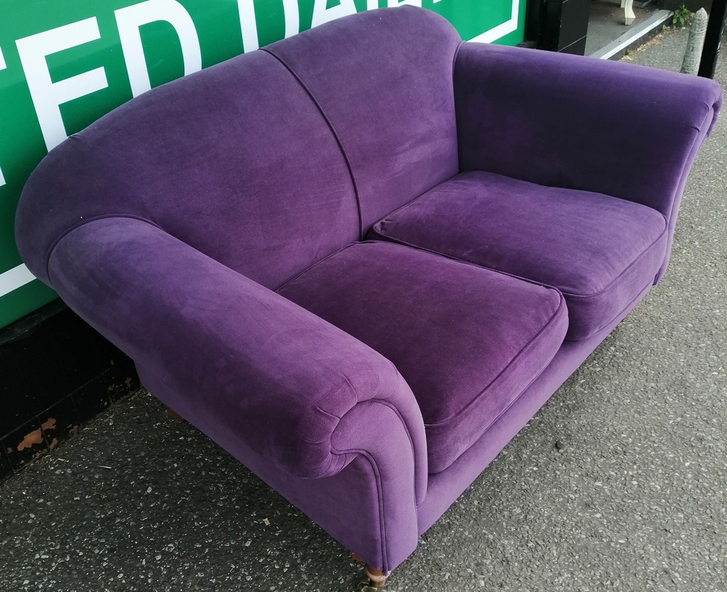 Lovely Mauve Toned Chesterfield Style Neat Sofa