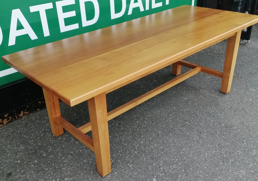 QUALITY HEAL'S TABLE AND 8 CHAIRS