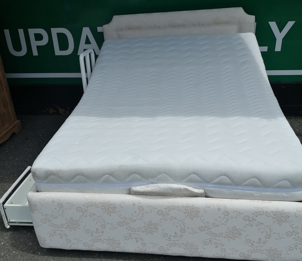 STUNNING 4FT 6" ADJUSTABLE ELECTRIC BED