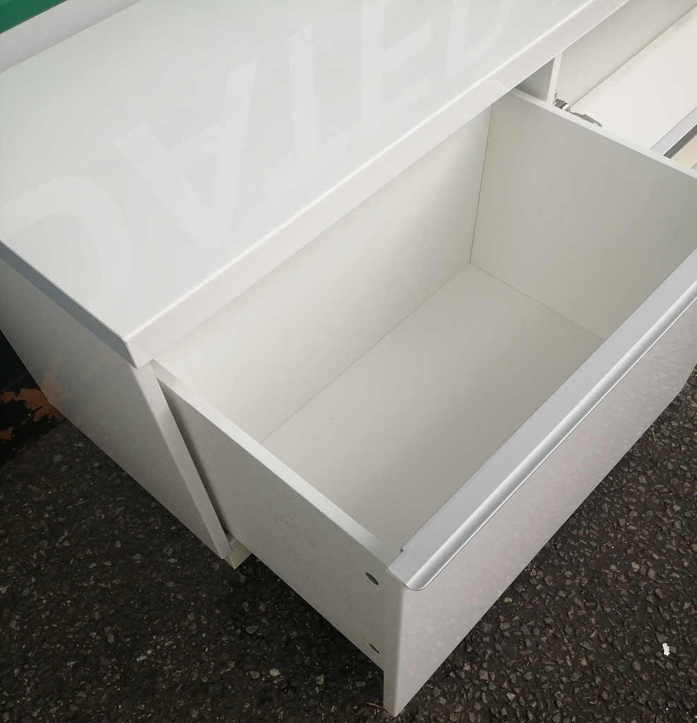 IKEA ‘BESTÅ BURS’ White TV Bench