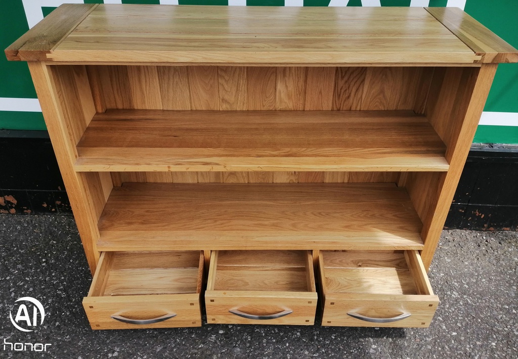 Lovely quality neat oak bookcase with drawers