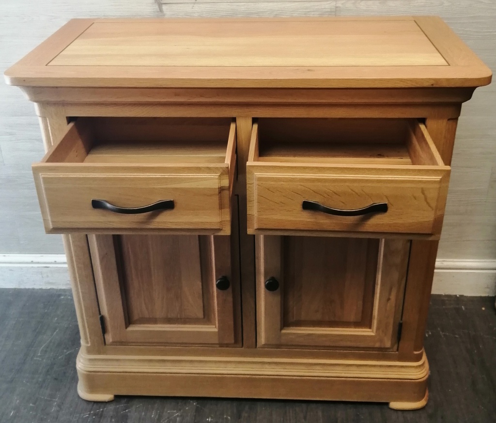 QUALITY NEAT OAK SIDEBOARD