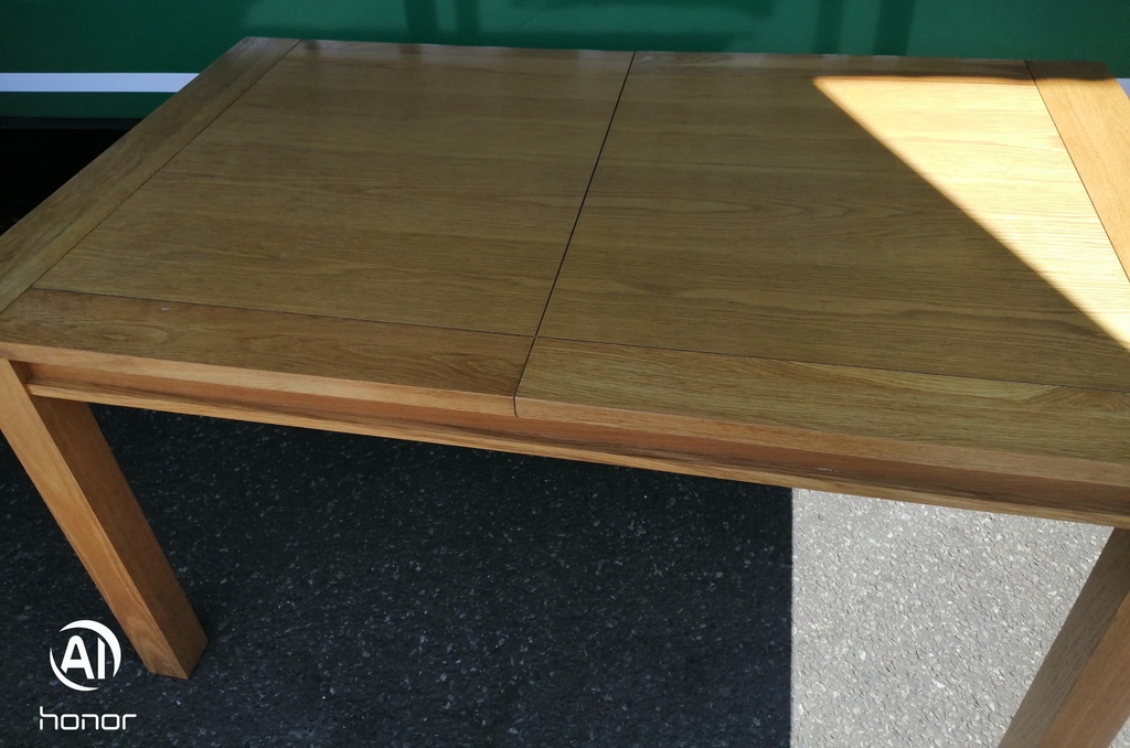 QUALITY OAK EXTENDING DINING TABLE