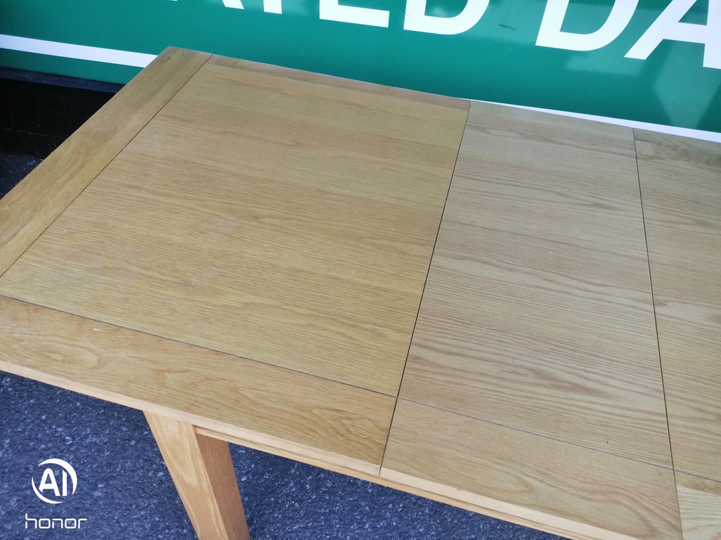 QUALITY OAK EXTENDING DINING TABLE