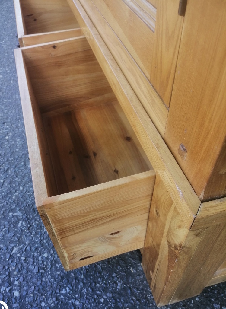 LARGE OAK WARDROBE