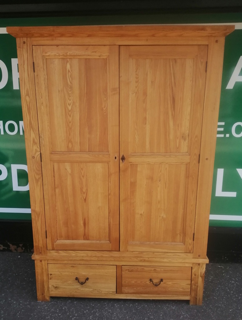LARGE OAK WARDROBE