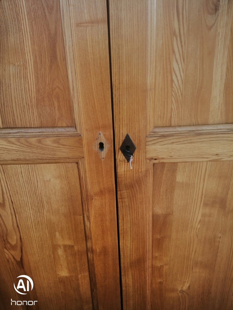 LARGE OAK WARDROBE