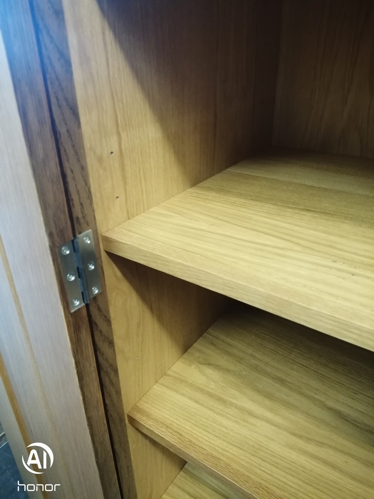 TOP QUALITY SOLID OAK KITCHEN LARDER UNIT / LINEN CUPBOARD