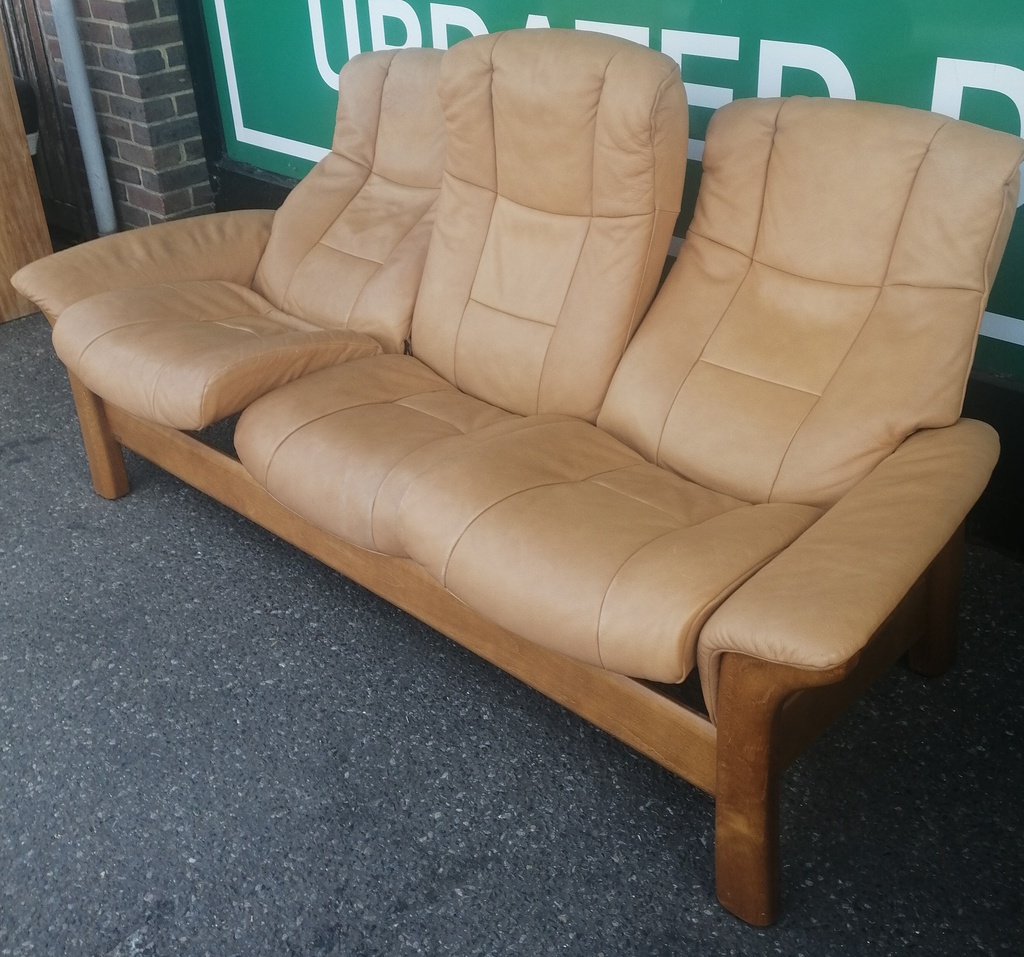 STRESSLESS TAN LEATHER THREE SEATER RECLINER SOFA