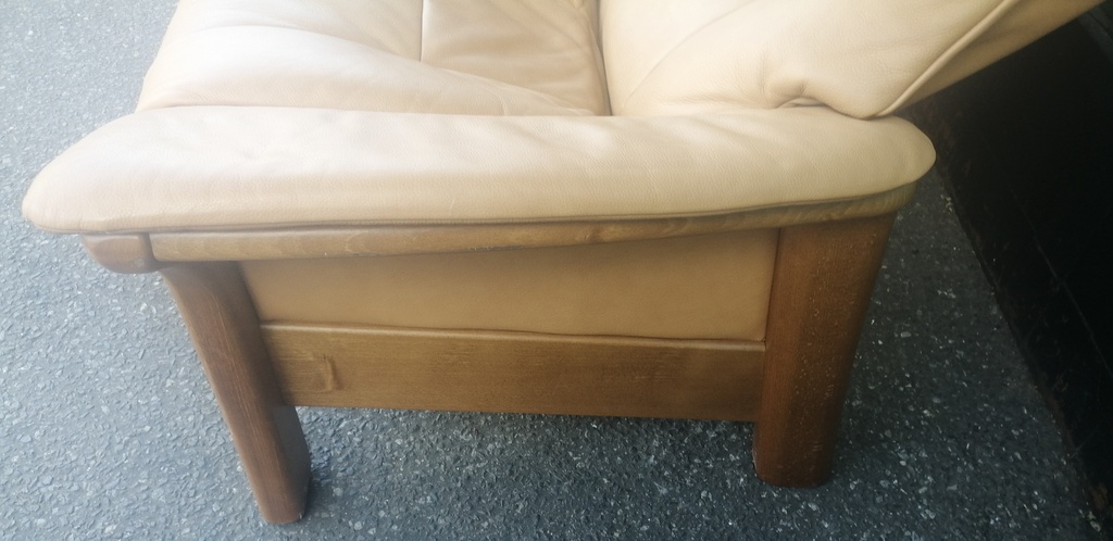 STRESSLESS TAN LEATHER THREE SEATER RECLINER SOFA