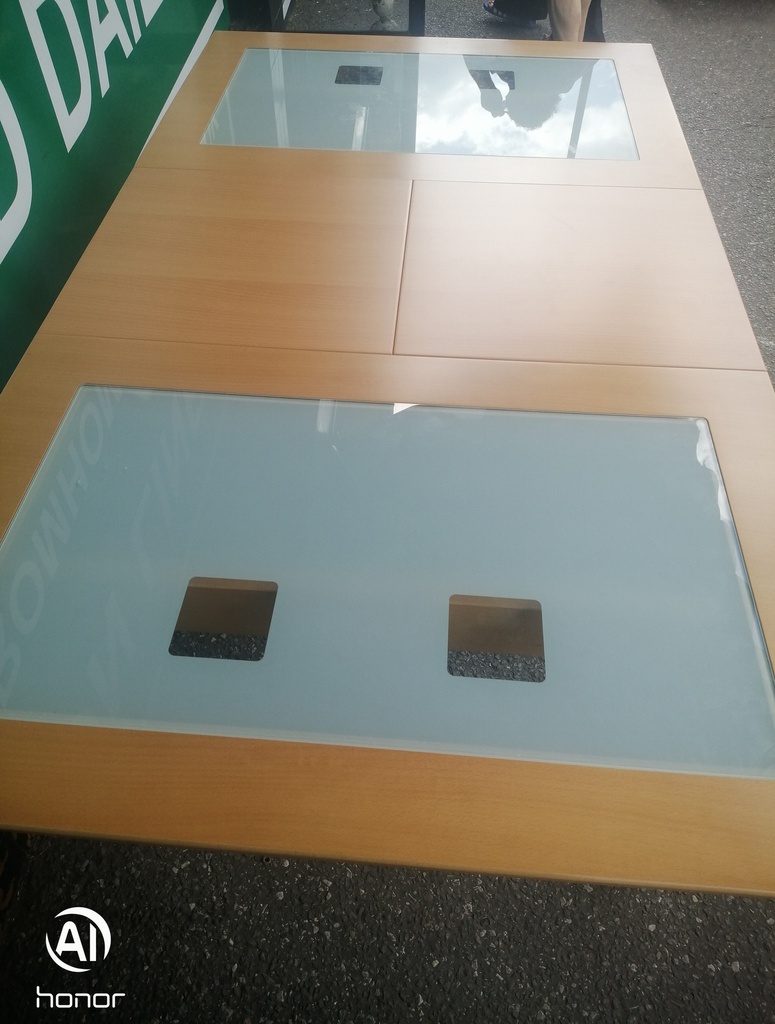 MODERN EXTENDING DINING TABLE