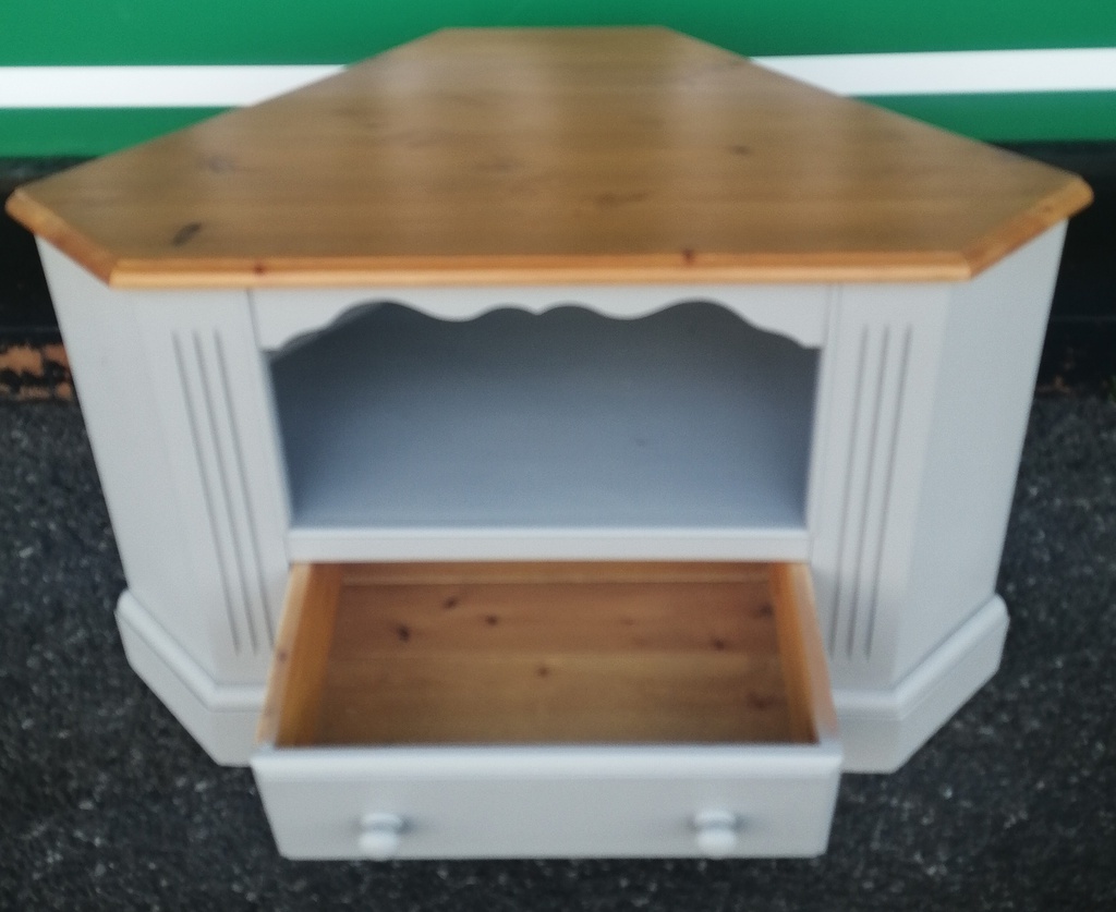 SOLID PINE GREY PAINTED CORNER TV UNIT