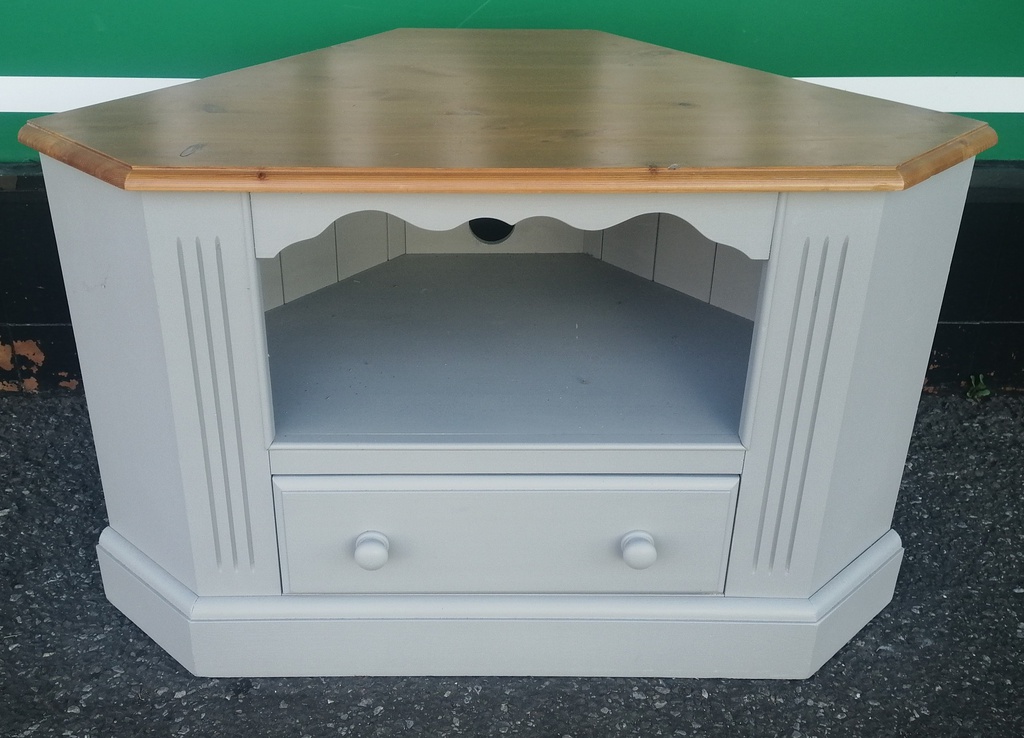 SOLID PINE GREY PAINTED CORNER TV UNIT