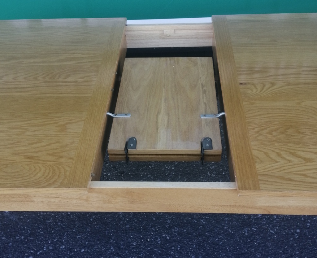 MODERN EXTENDING DINING TABLE