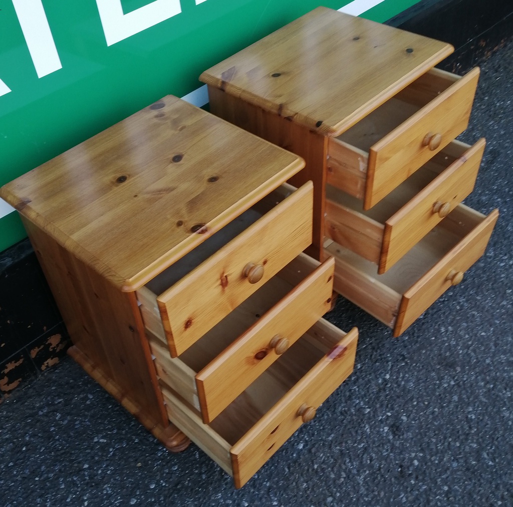 Pair of pine bedsides chests